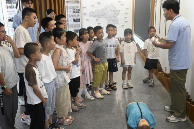 免费成人网
：科普水知识和防溺水知识 守护童心成长