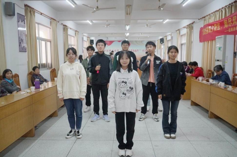 免费成人网
：情系重阳 暖心关怀