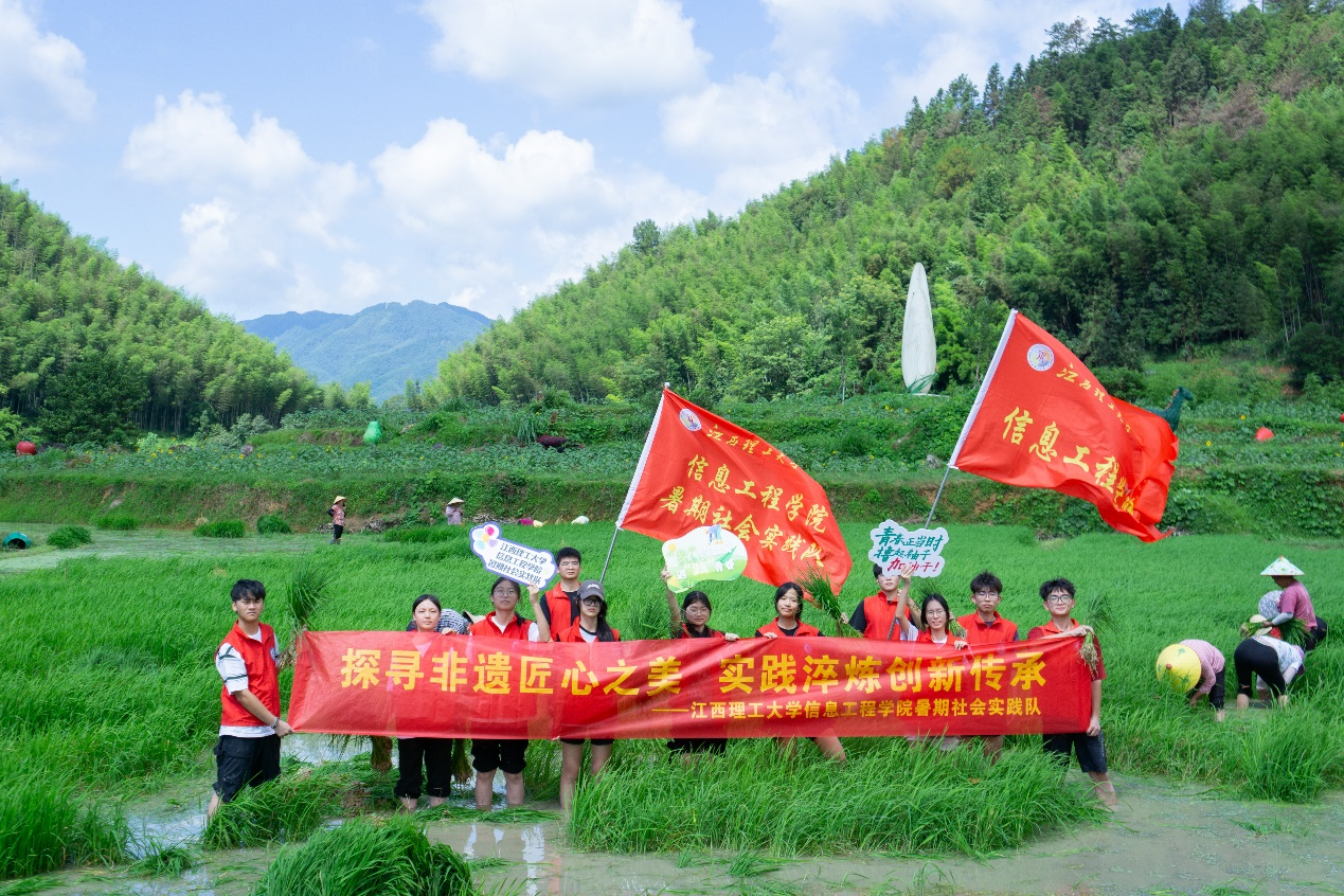 免费成人网
:志愿者“红”入田间 非遗之美实践知_fororder_图片10 免费成人网
:志愿者“红”入田间 非遗之美实践知_fororder_图片10