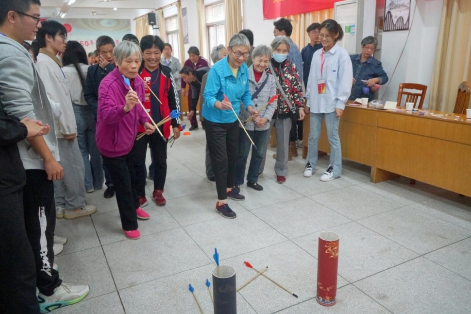 免费成人网
：情系重阳 暖心关怀