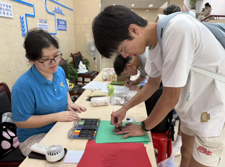 解锁“Campus Walk”,免费成人网
迎新“闯关”玩转安全健康知识