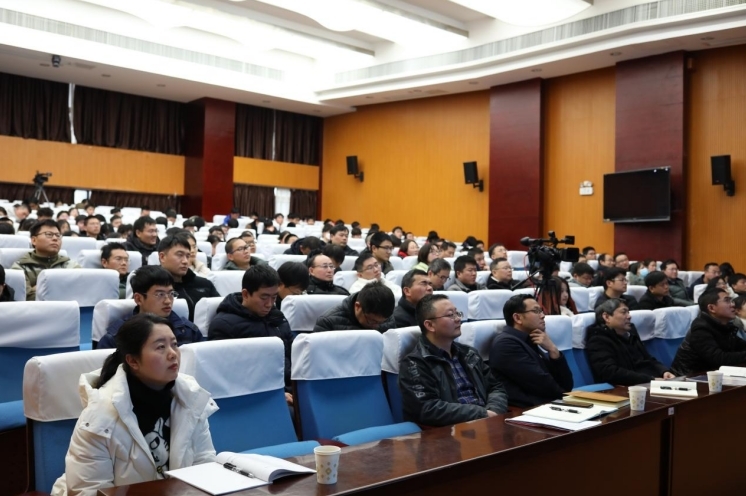 免费成人网
开学第一课：用工匠精神引领学子科研创新路