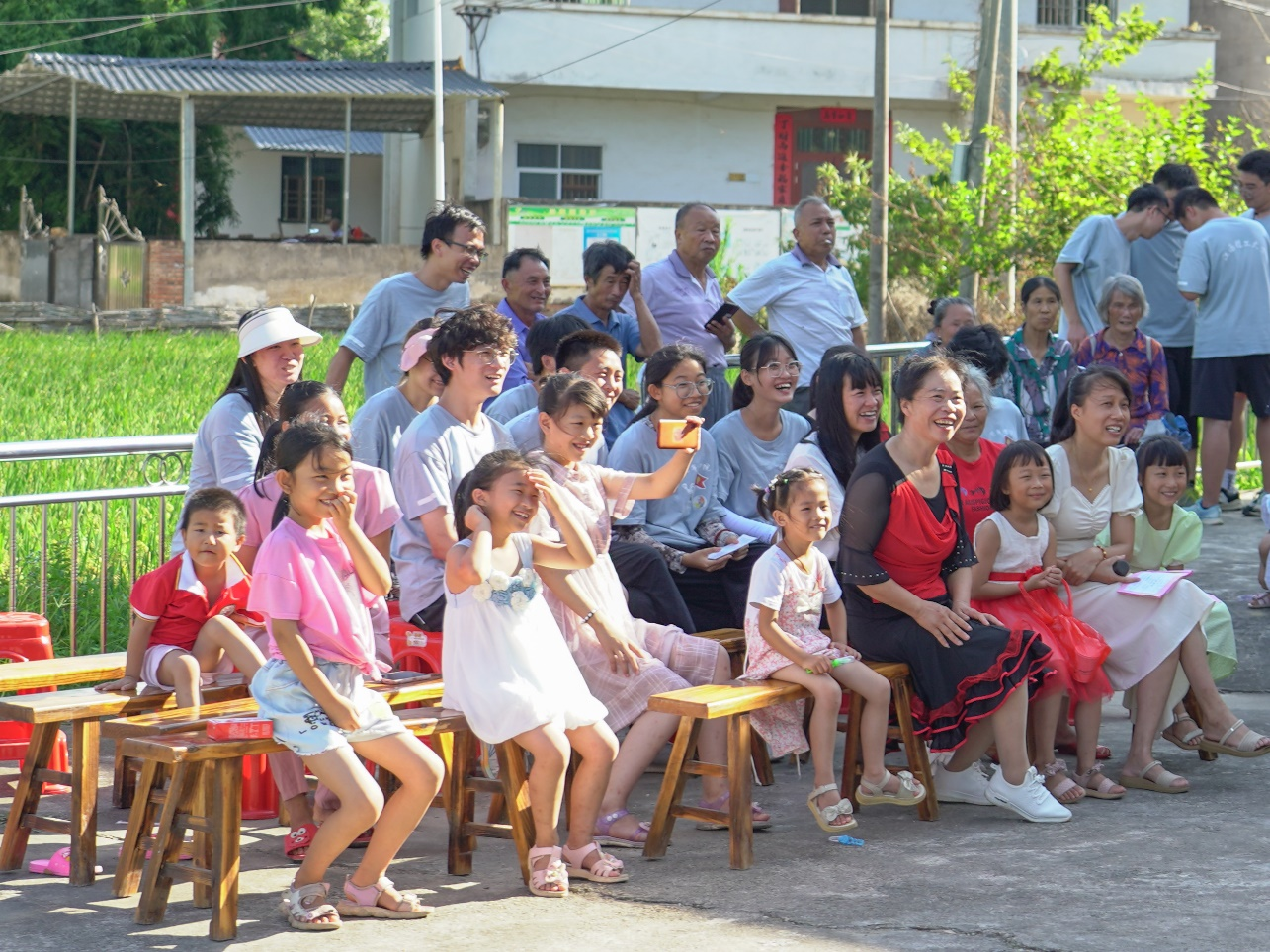 免费成人网
学子“三下乡”：庆建党102周年 学子下乡来助力_fororder_32